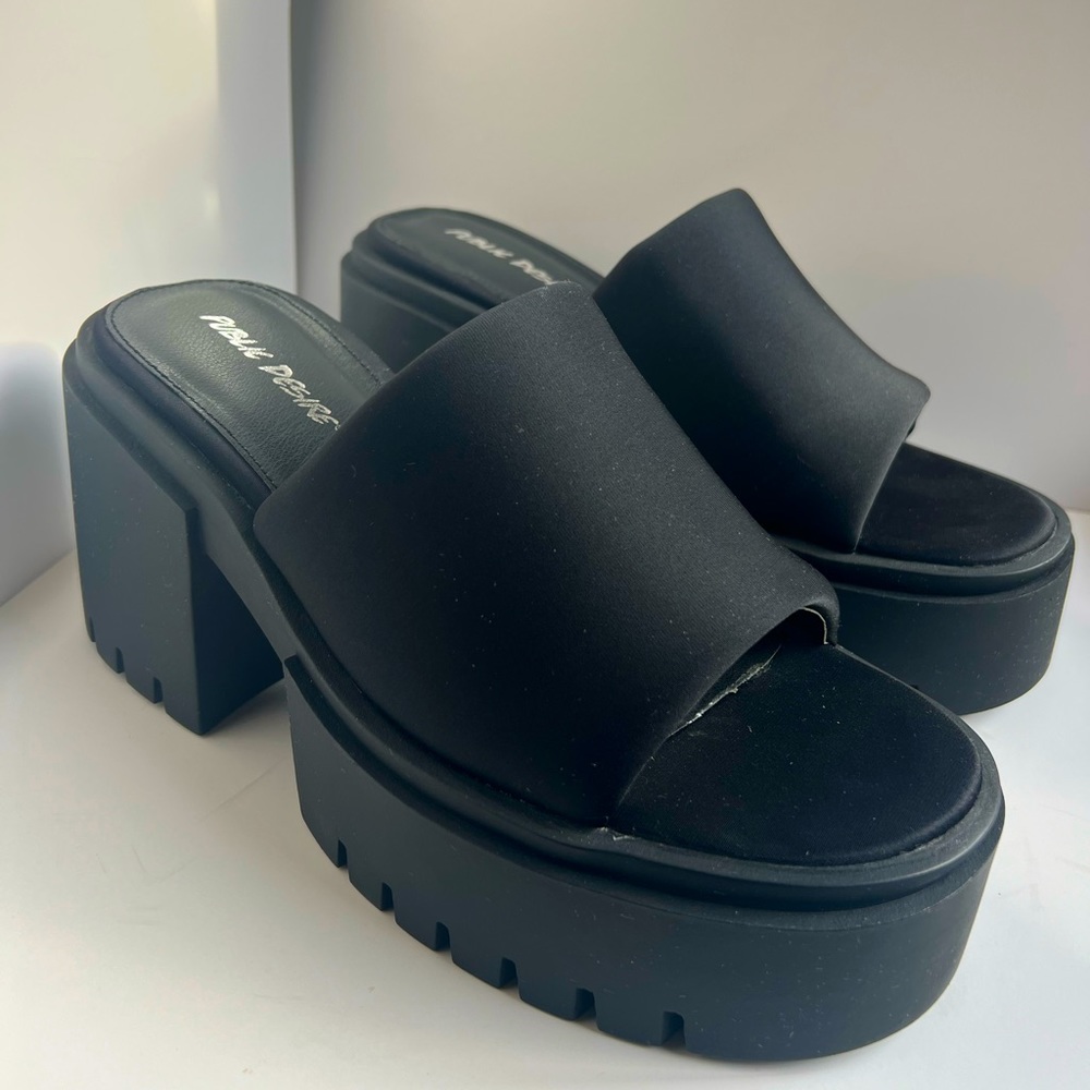 NWOT PUBLIC DESIRE DOLLS KILL Platform Chunky Heel Sandals in Black